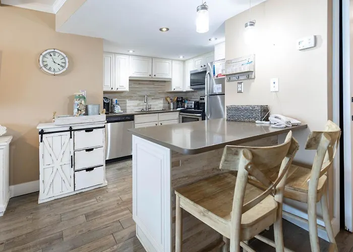 Island Winds East 702 Apartment *